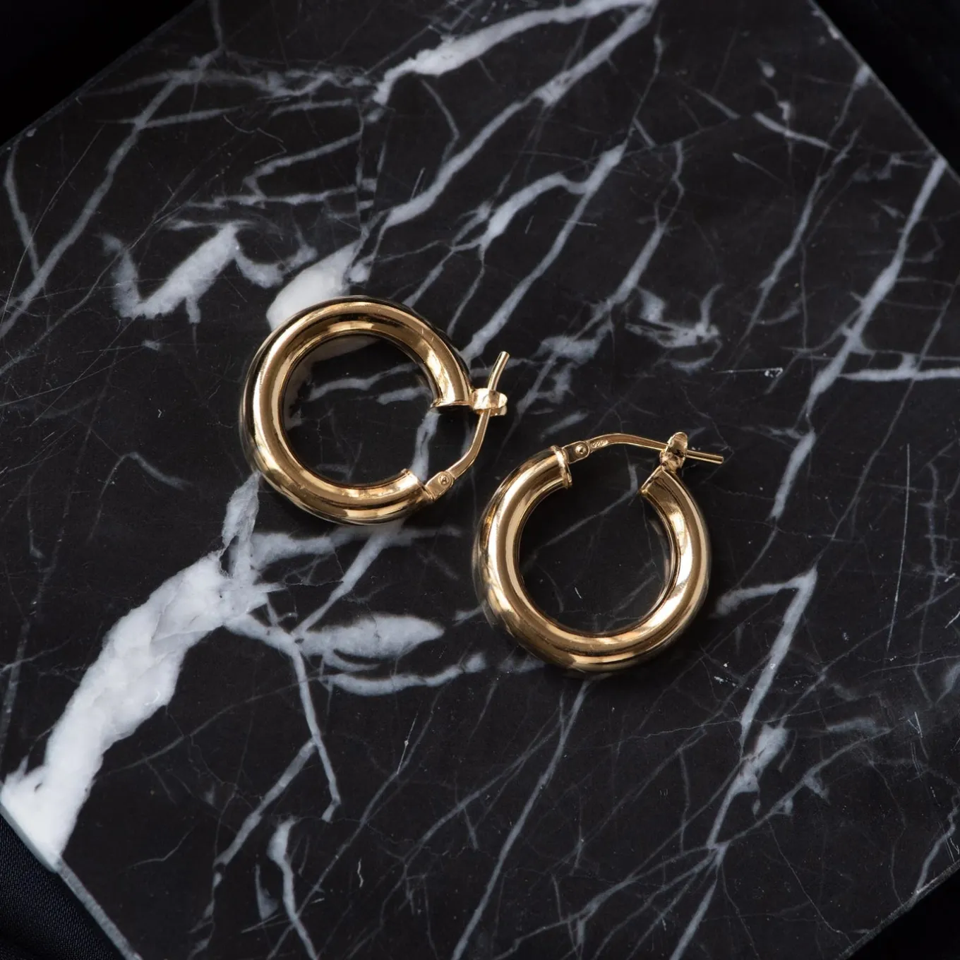 bibbiena_poppi_casentino__3-8.webp Bibbiena Poppi Casentino 925 sterling zilveren gold plated oorringen met 14 karaat gouden plating