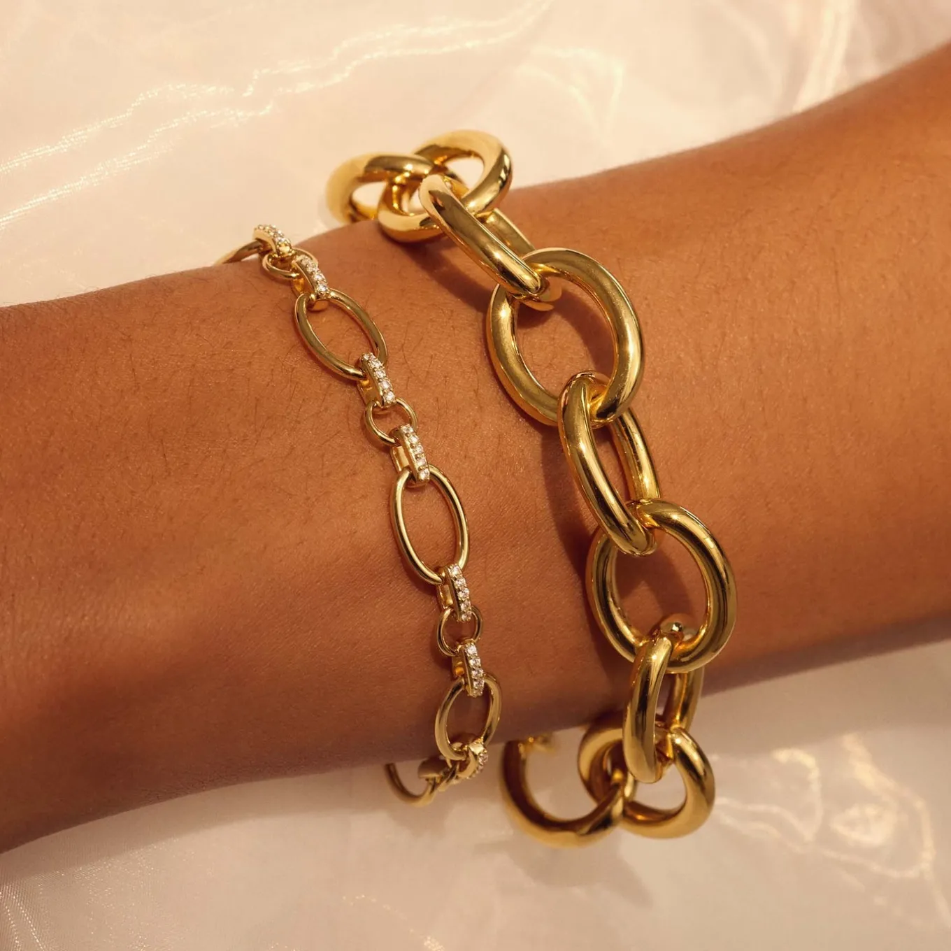 bibbiena_poppi_clara__ste_2-3.webp Bibbiena Poppi Clara 925 sterling zilver gold plated Schakelarmband  met zirkonia stenen