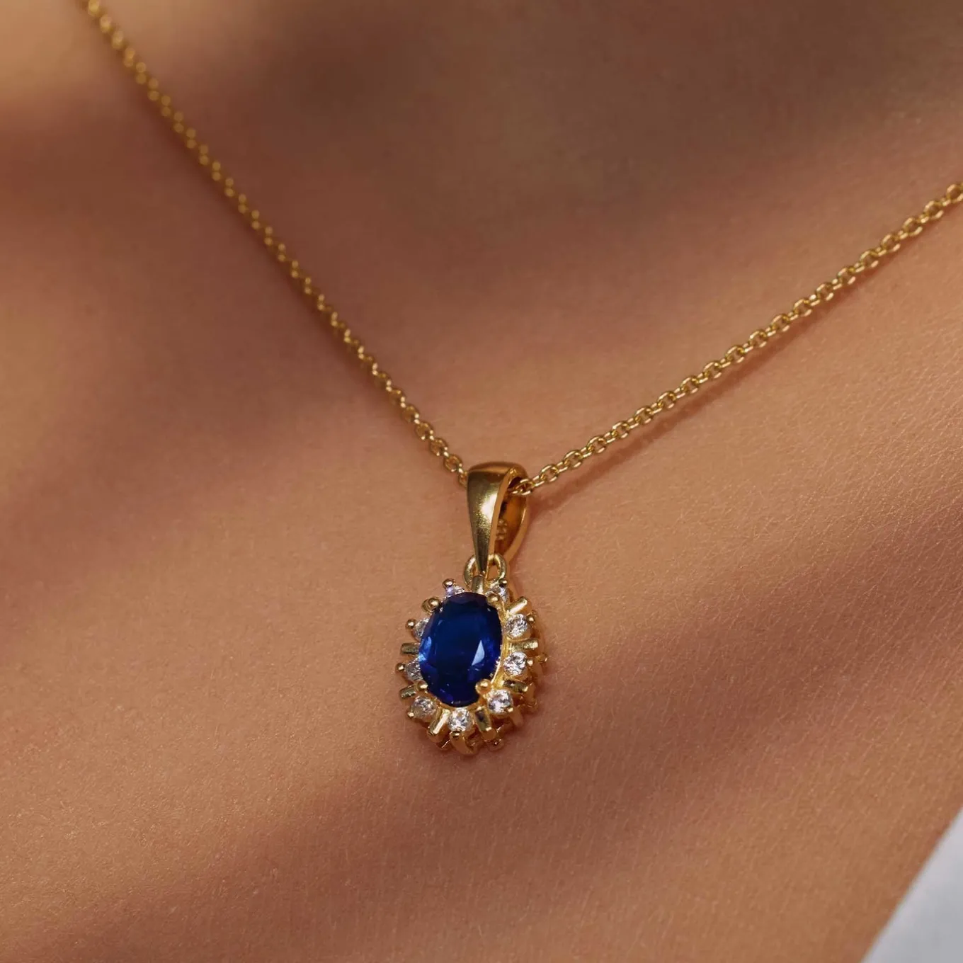 mia_colore_azure__sterlin_2-1.webp Mia Colore Azure 925 sterling zilver gold plated Ketting met blauwe zirkonia steen