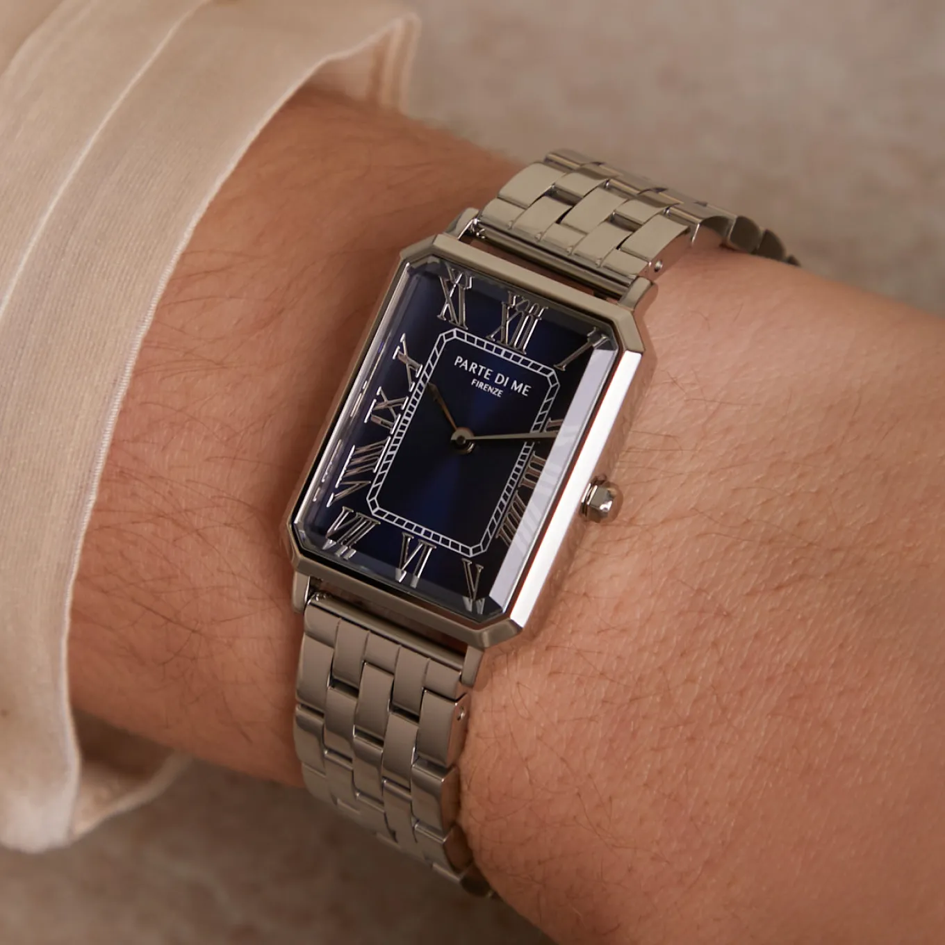 orologio_rechthoekig_dame_1-6.webp Orologio rechthoekig dameshorloge zilverkleurig en donkerblauw