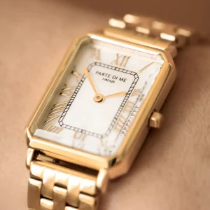 Orologio rechthoekig dameshorloge goudkleurig en parelmoer