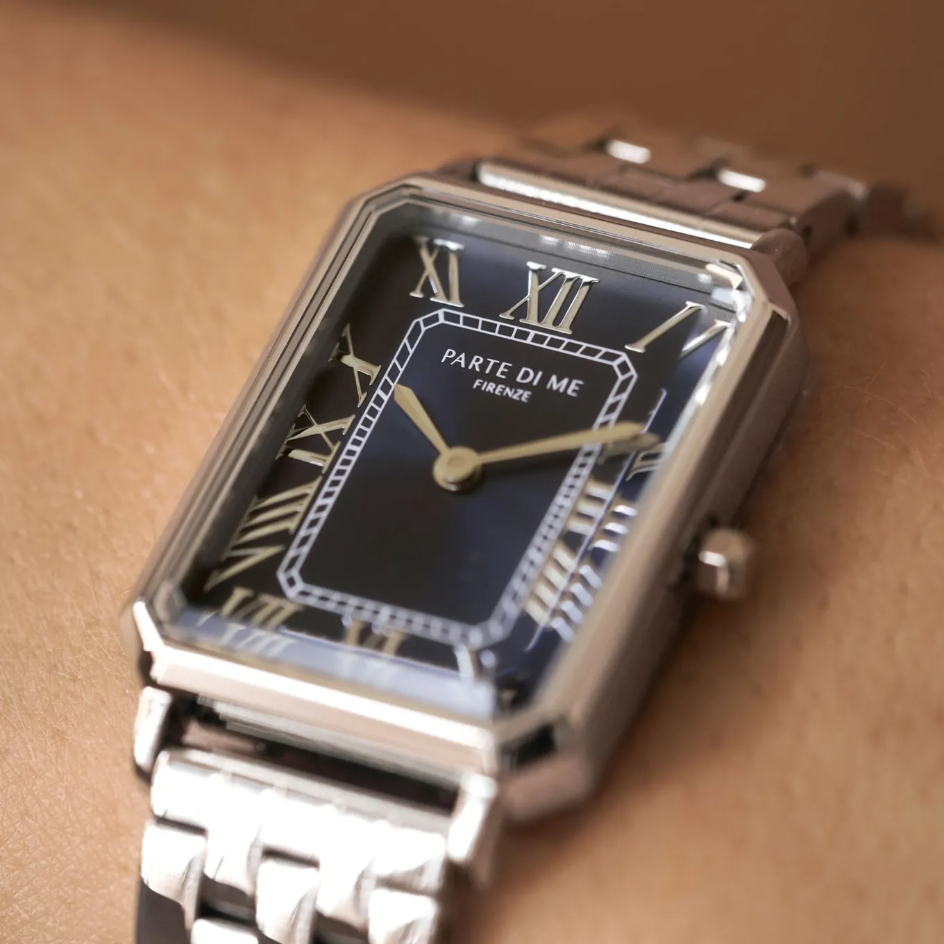 orologio_rechthoekig_dame_2-6.webp Orologio rechthoekig dameshorloge zilverkleurig en donkerblauw