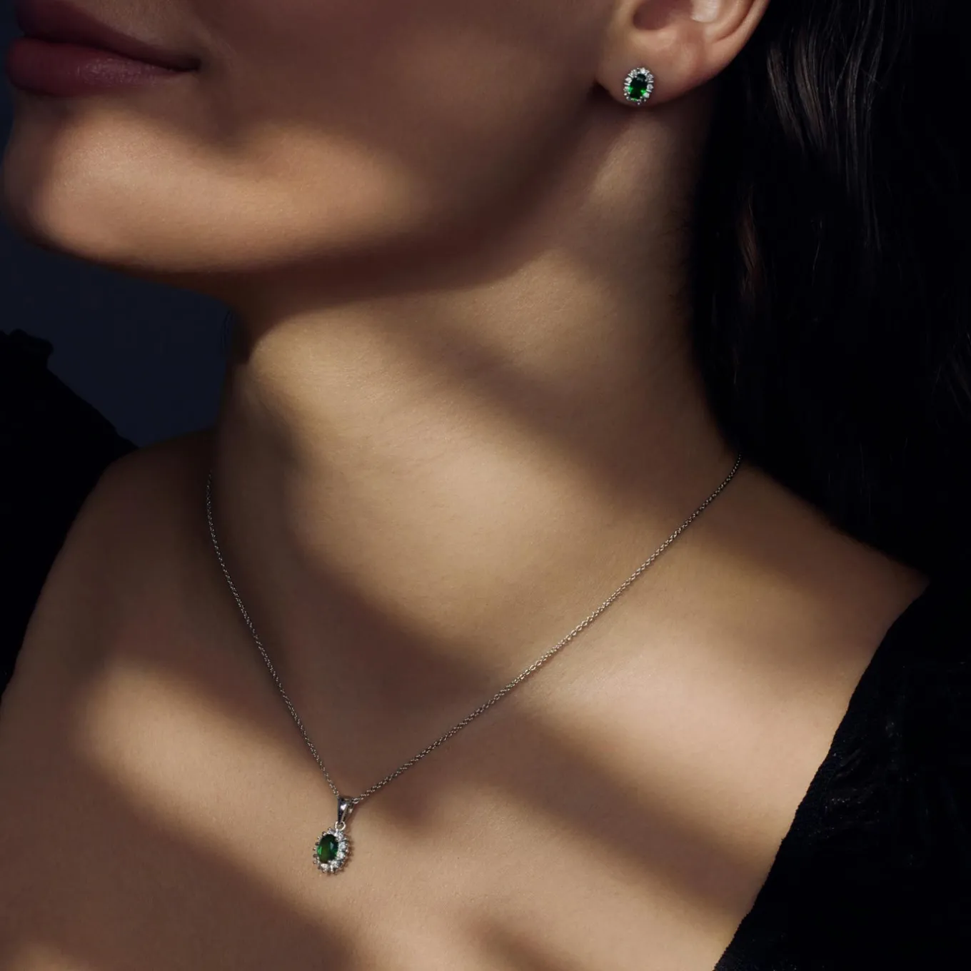 sorprendimi__sterling_zil_1-34.webp Sorprendimi 925 sterling zilver Ketting en Oorknoppen Giftset met groene zirkonia stenen