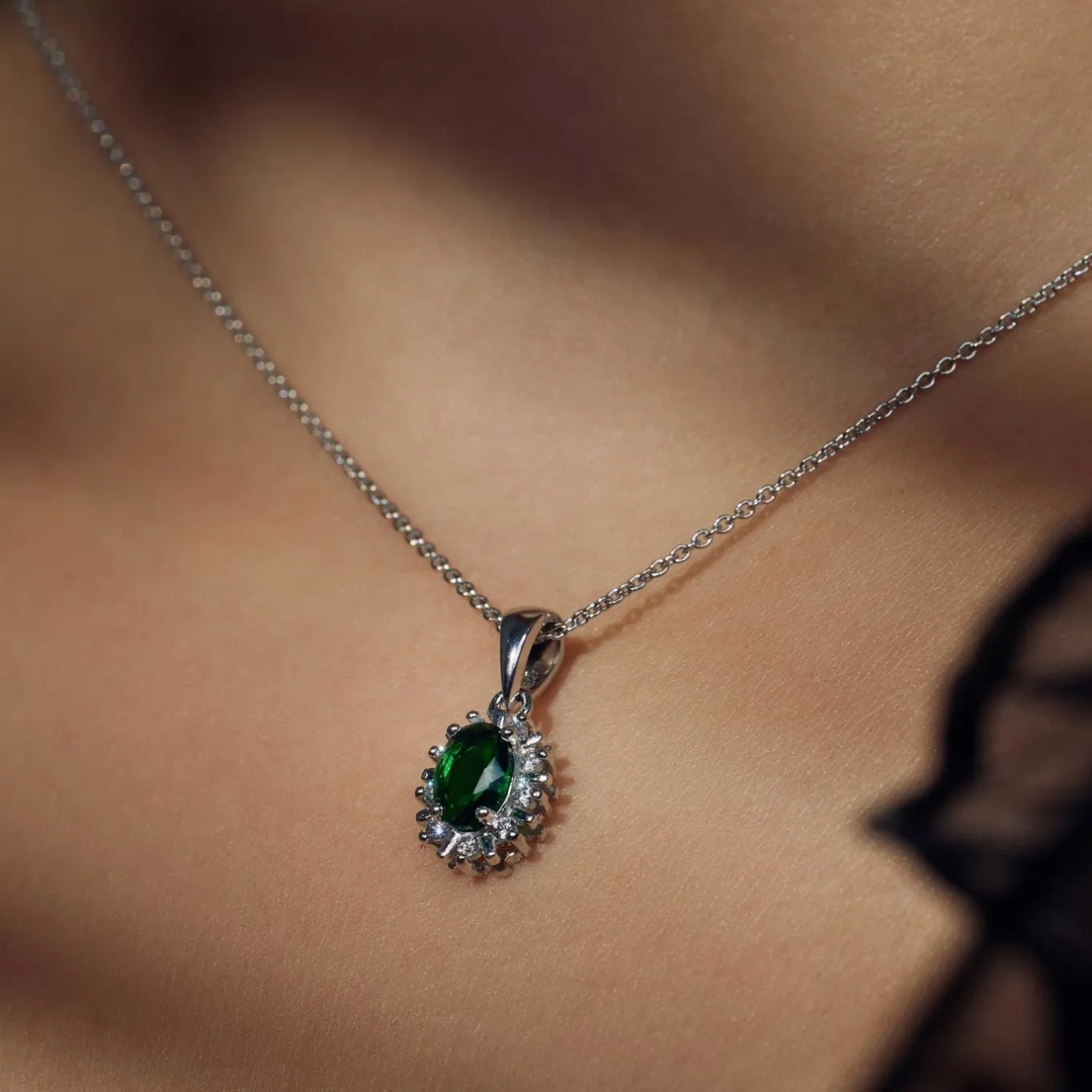 sorprendimi__sterling_zil_2-34.webp Sorprendimi 925 sterling zilver Ketting en Oorknoppen Giftset met groene zirkonia stenen