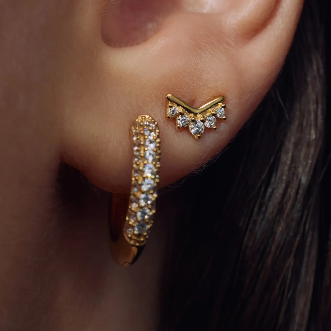 sorprendimi__sterling_zil_3-32.webp Sorprendimi 925 sterling zilver gold plated oorbellen bezet met zirkonia steentjes